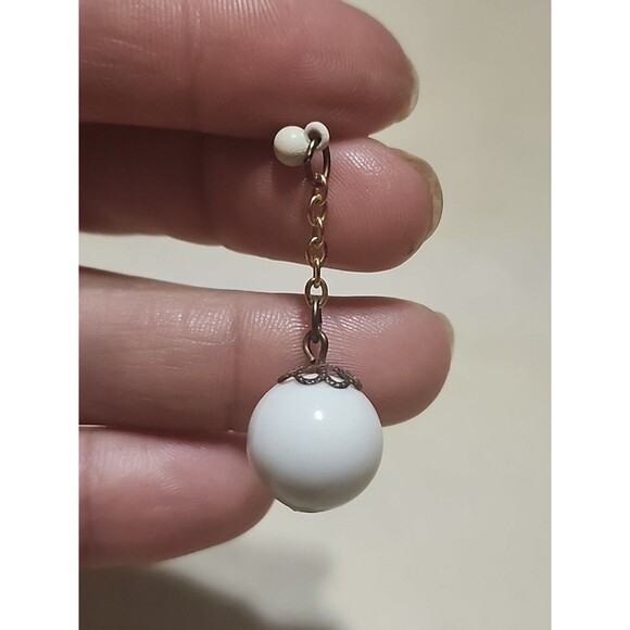 Vintage White Bead Dangle Stud Earrings Gold Tone Retro Jewelry - Picture 5 of 5